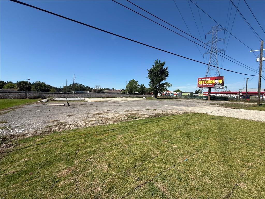 1221 W Airline Highway — photo