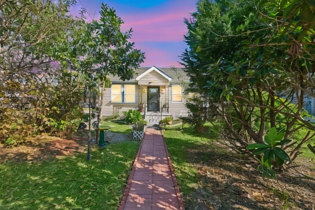 221 W Urquhart Street — photo