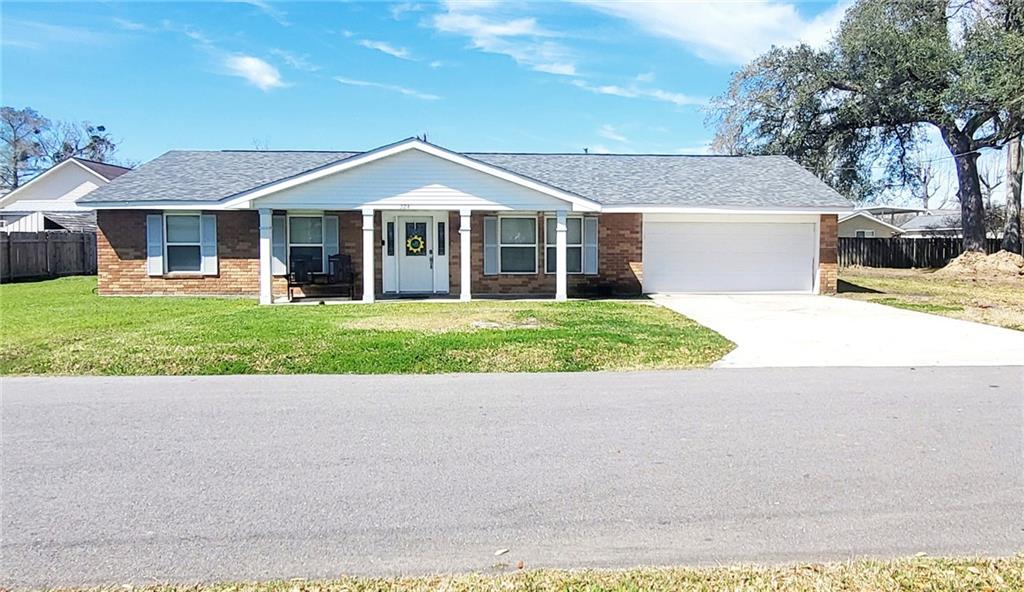 324 River Oaks Drive — photo