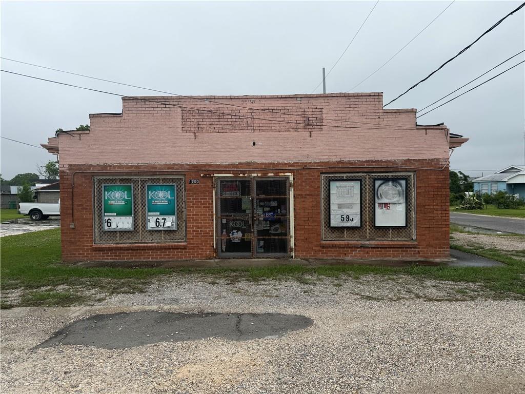 1700 Bridge City Avenue — photo