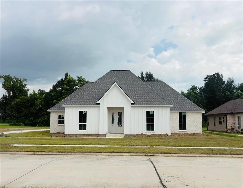 147 River Place Drive — photo
