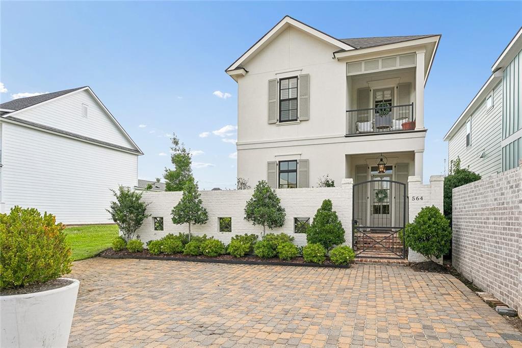 564 Bocage Court — photo
