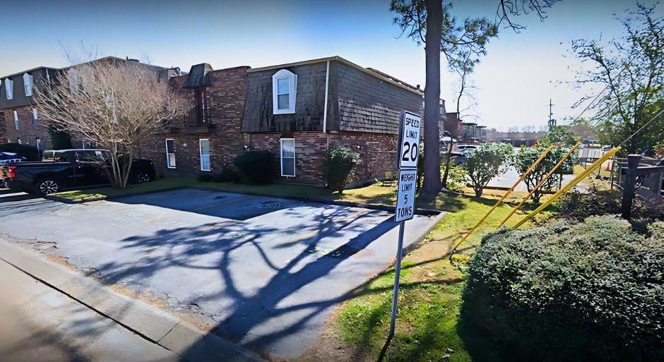 6200 Riverside Drive 500 — photo