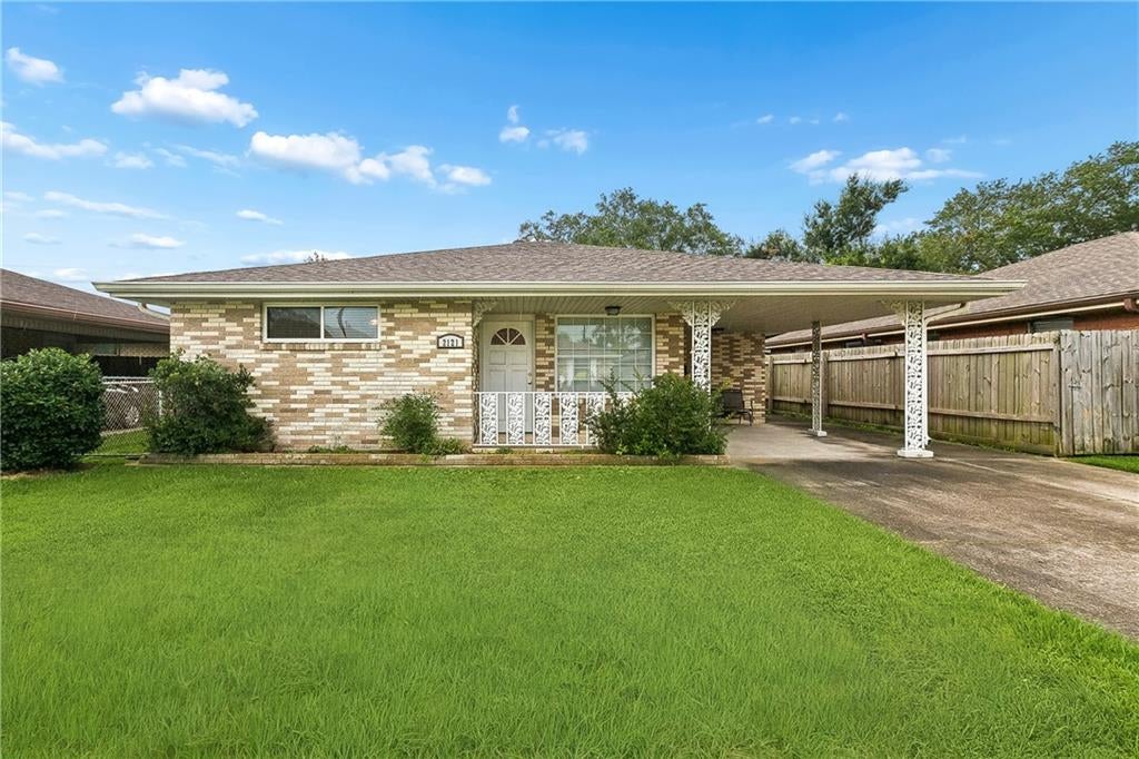 2121 Charles Drive — photo