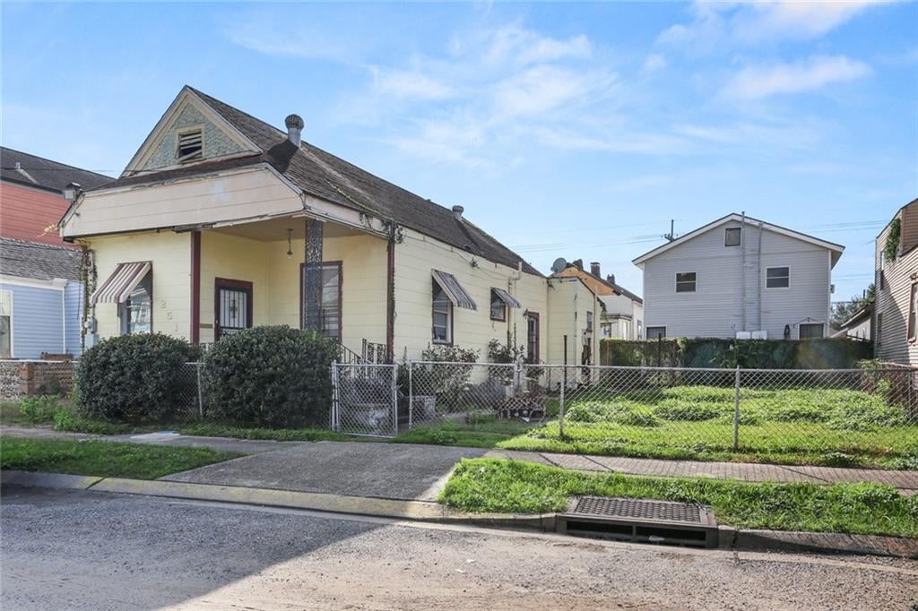 2516 Delachaise Street — photo