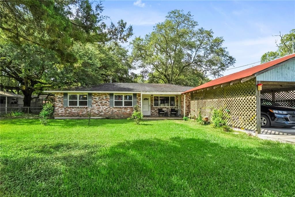 215 E Pecan Street — photo