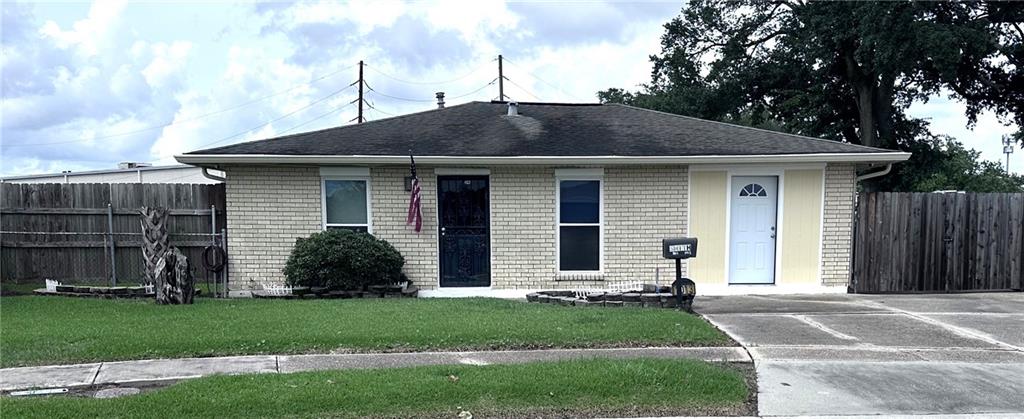 1013 Sandalwood Drive — photo