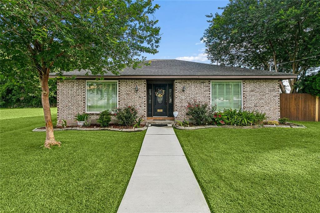 701 Live Oak Street — photo