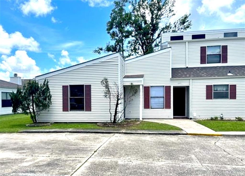 225 Putters Lane 225 — photo