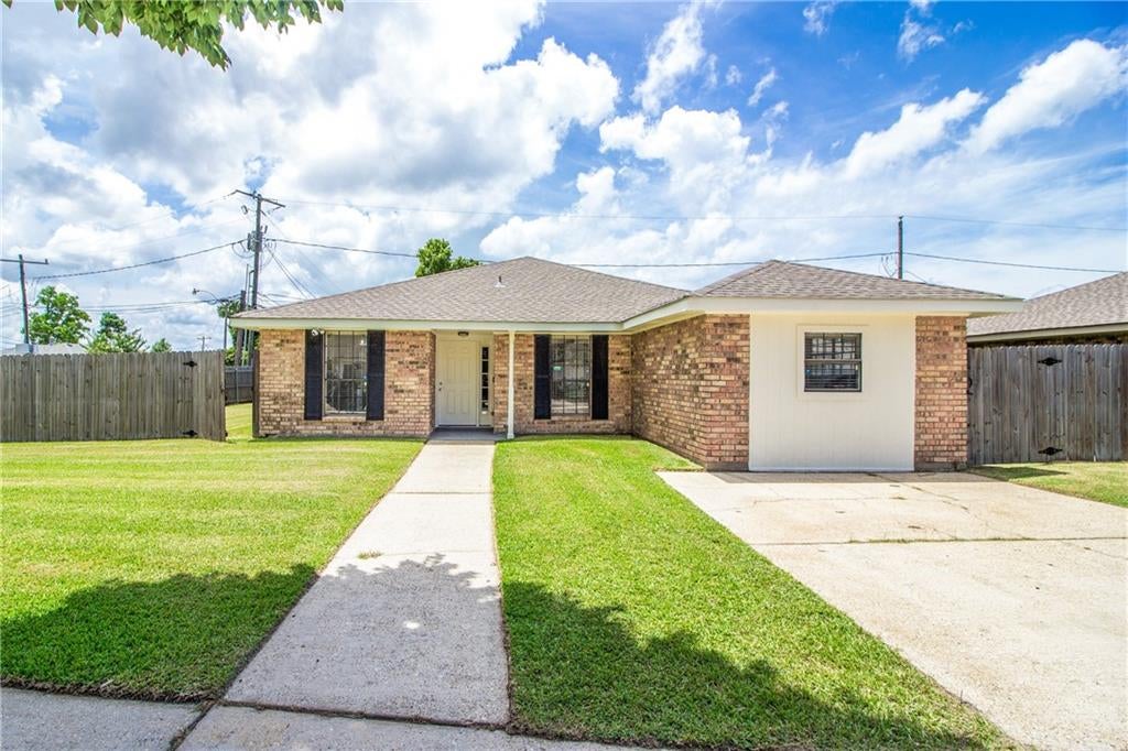 2701 Cambridge Drive — photo