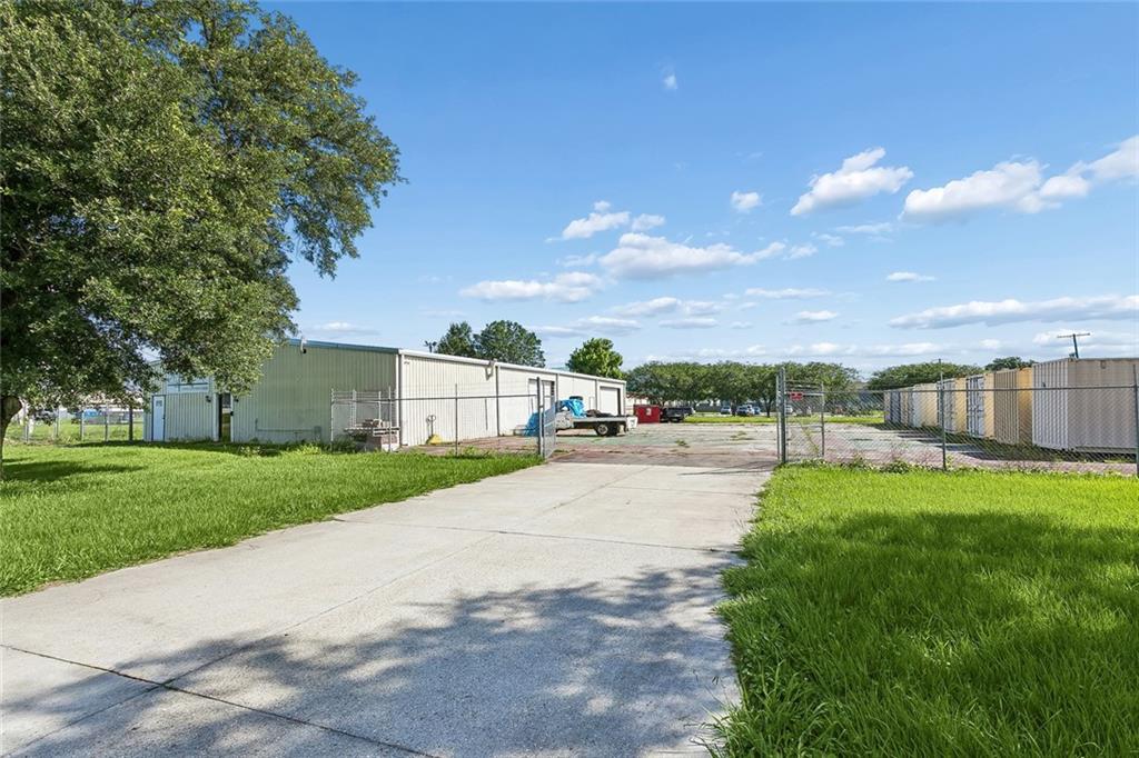 211 Angus Drive — photo