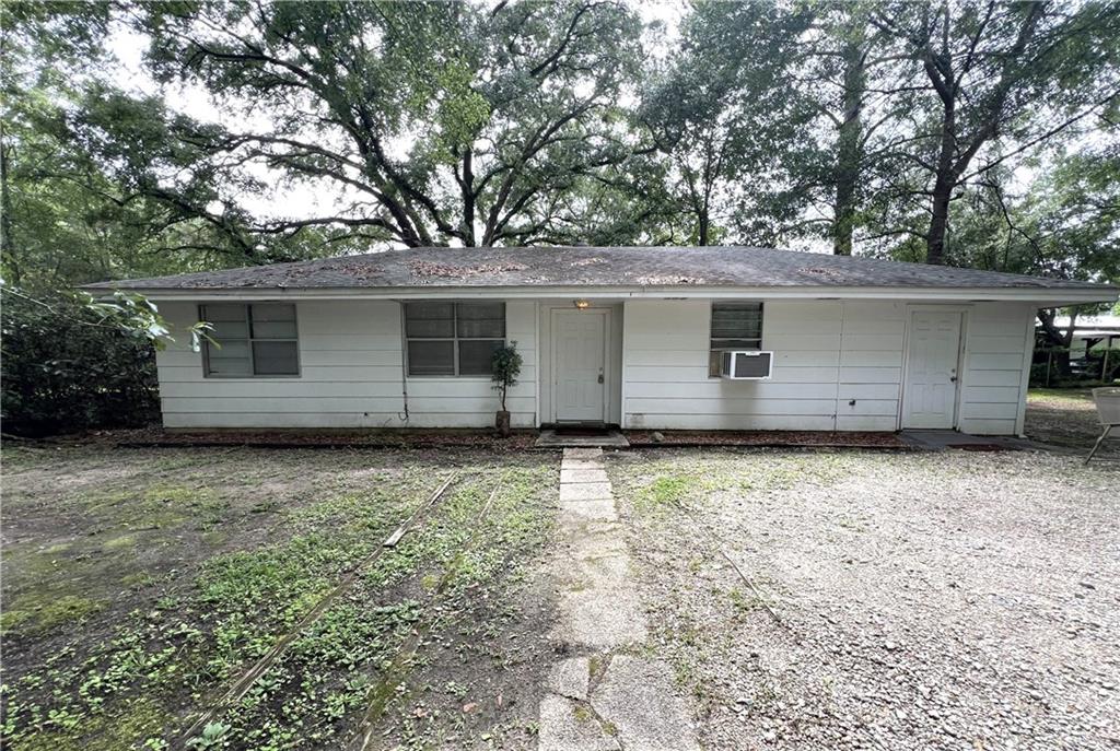 65087 Mitchell Street — photo