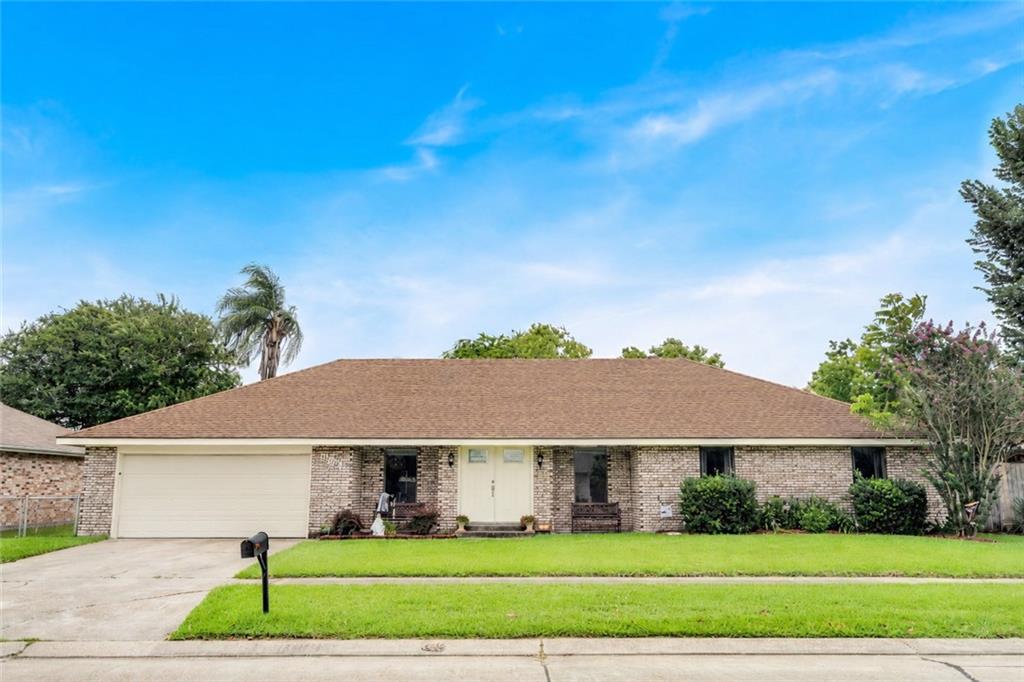 3821 Hillcrest Drive — photo