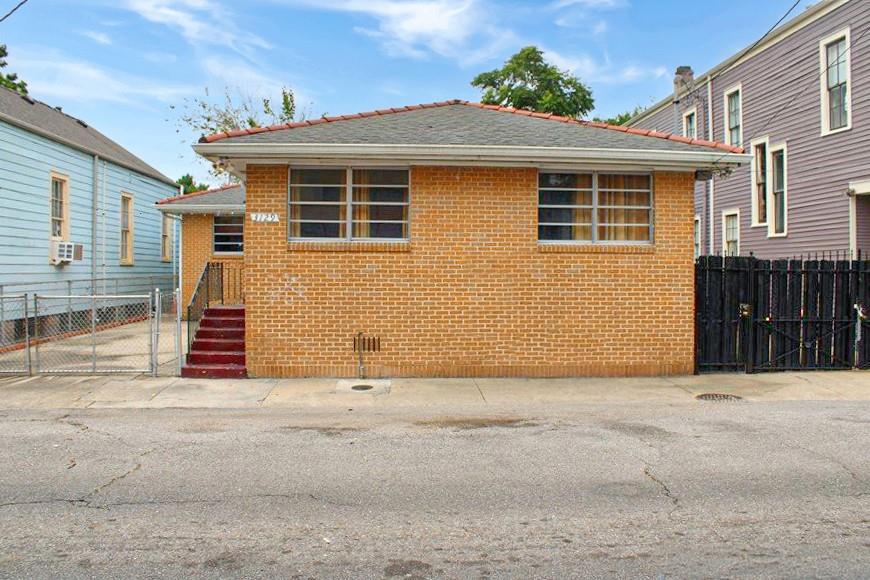 3129 Burgundy Street — photo