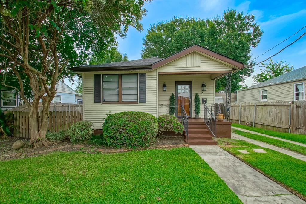 326 Lions Street — photo