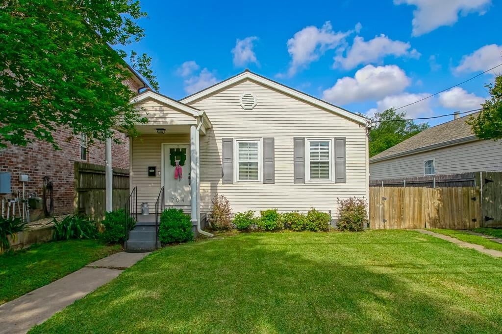 704 Metairie Lawn Drive — photo