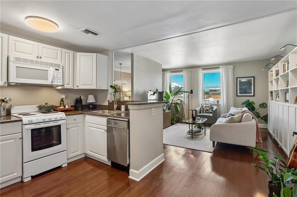 1205 St Charles Avenue 403 — photo