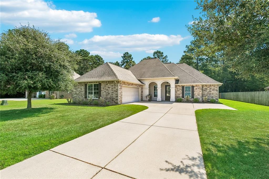 592 English Oak Drive — photo