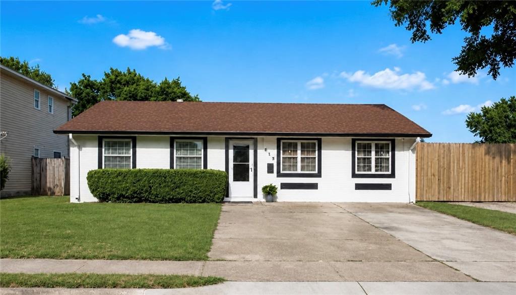 813 Oakwood Drive — photo