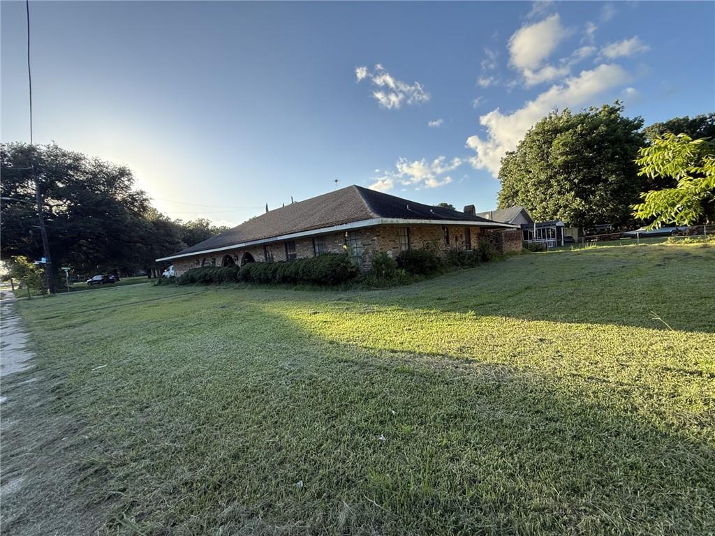 1102 W Gilman Road — photo