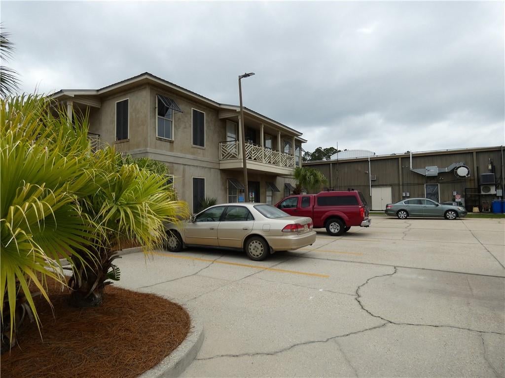 1140-1150 W Causeway Approach — photo