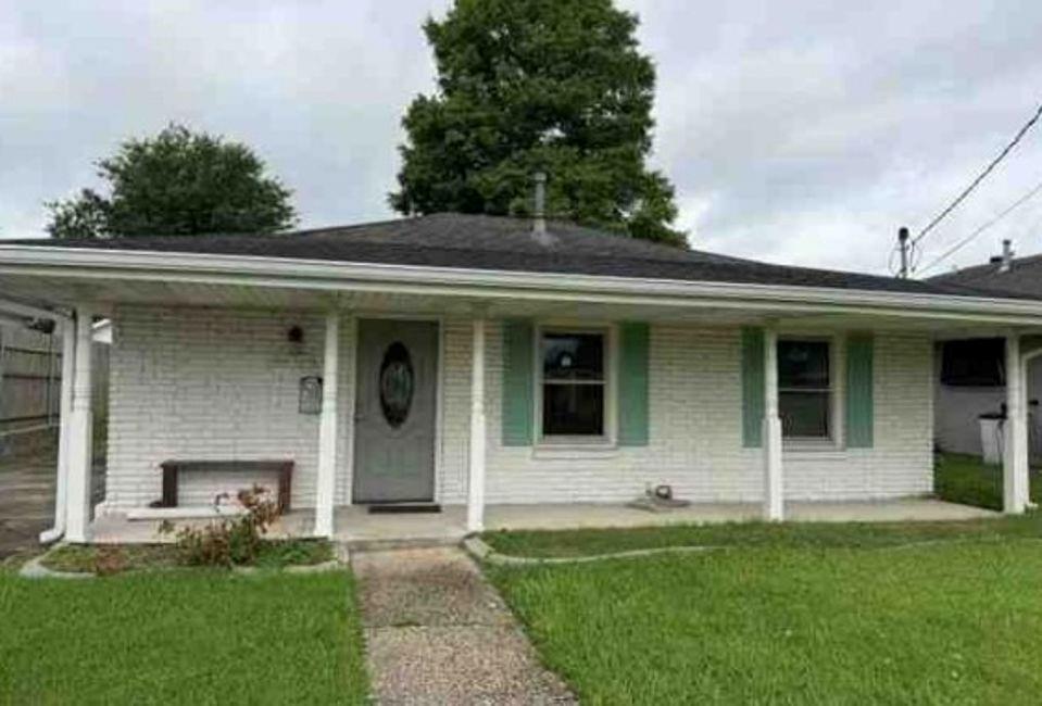 420 Roseland Parkway — photo