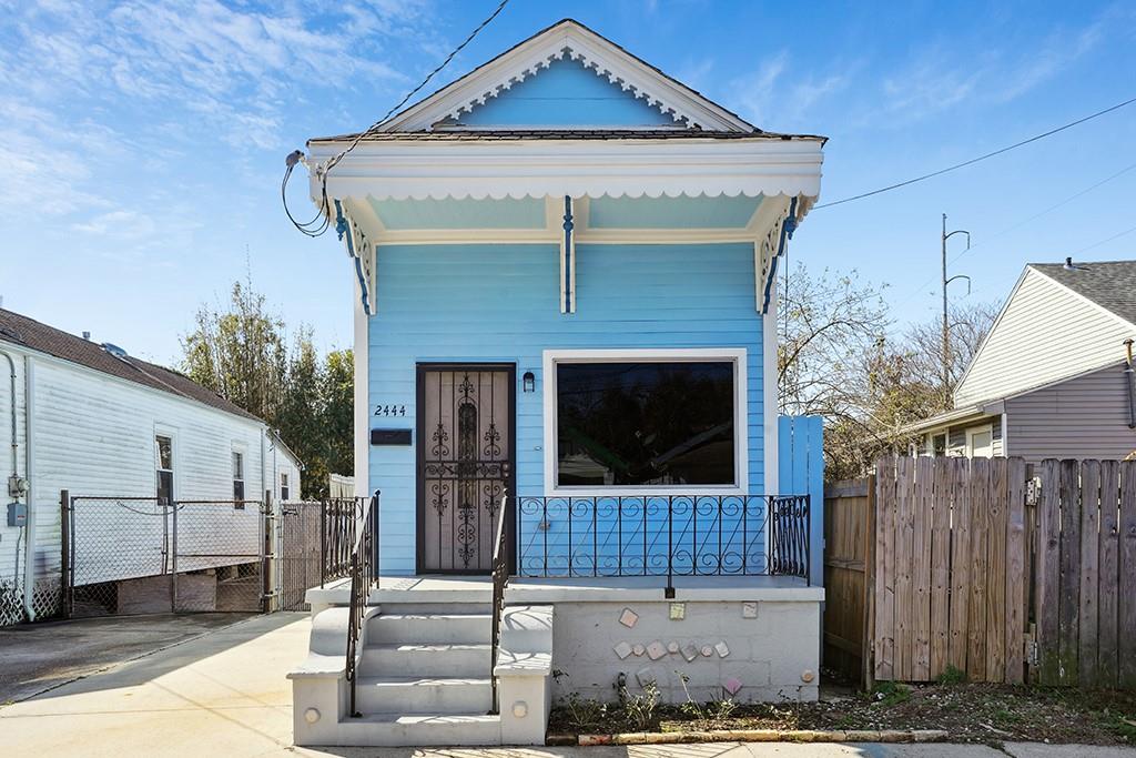 2444 Aubry Street — photo
