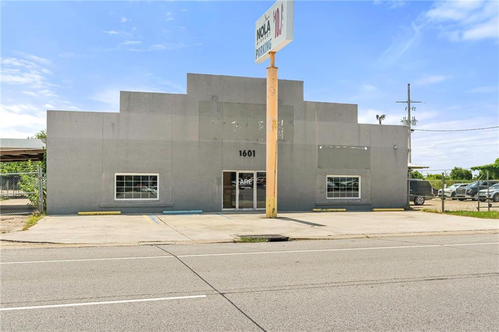 1601 Airline Drive — photo