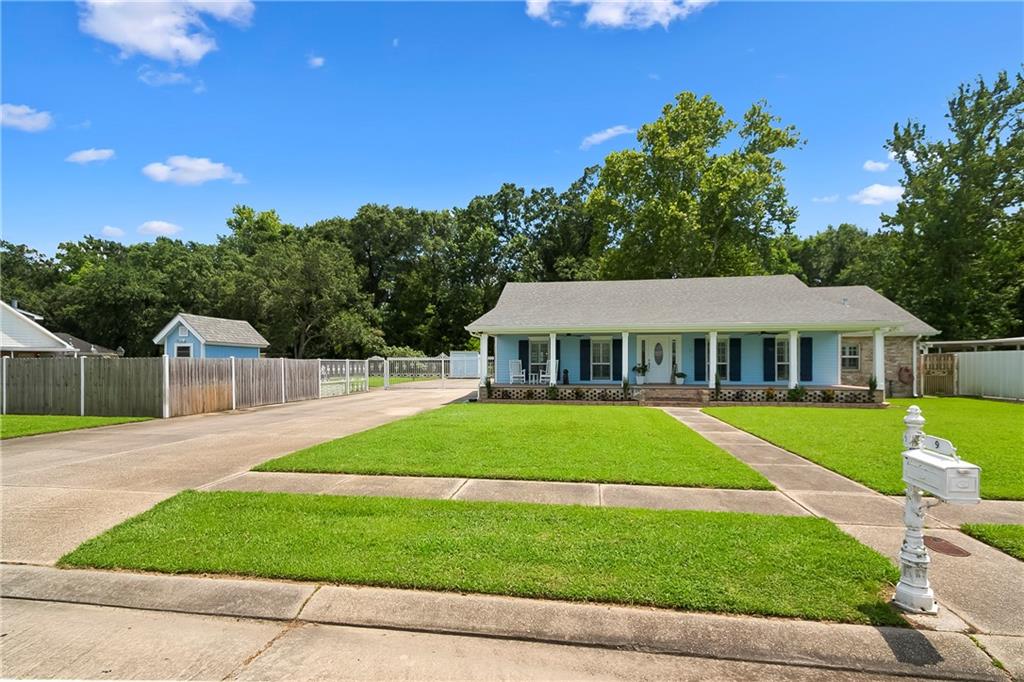 9 South Lake Court — photo