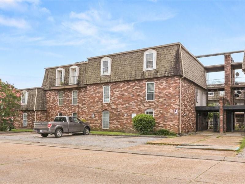 6320 Riverside Drive 147 — photo