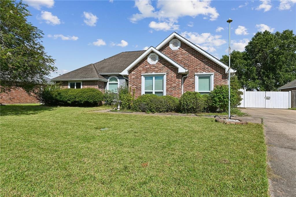 118 Roseland Drive — photo