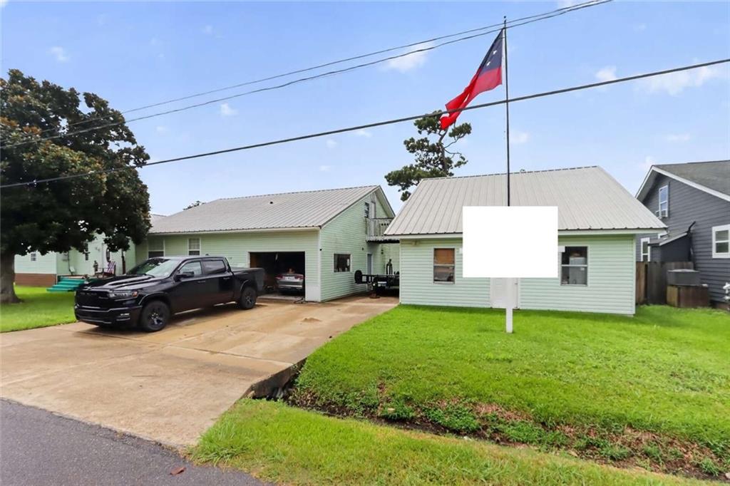 557 Clayton Drive — photo