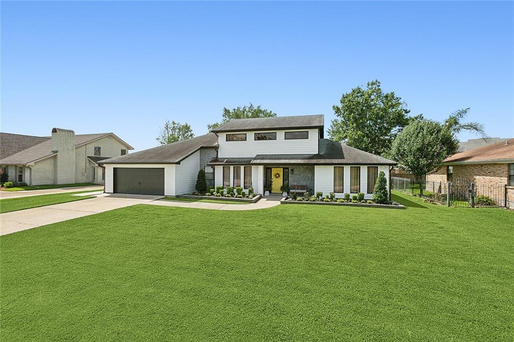 1800 Lake Salvador Drive — photo