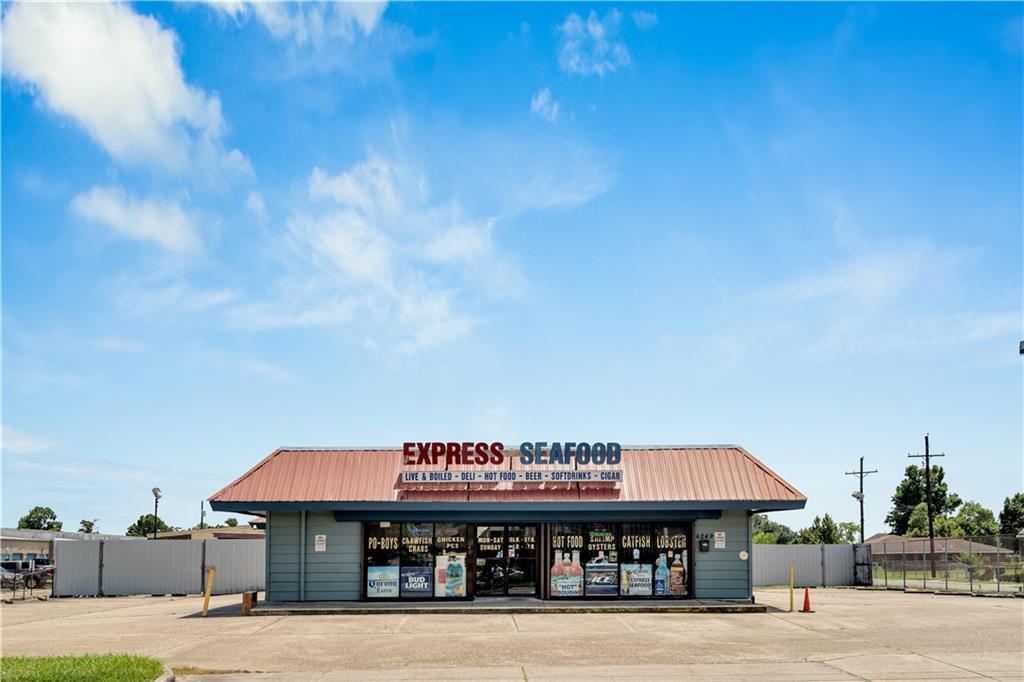 6249 Westbank Expressway — photo