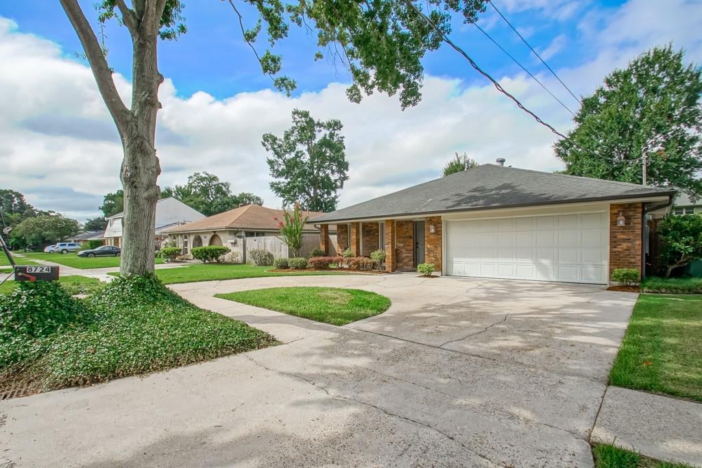 8724 Melrose Lane — photo