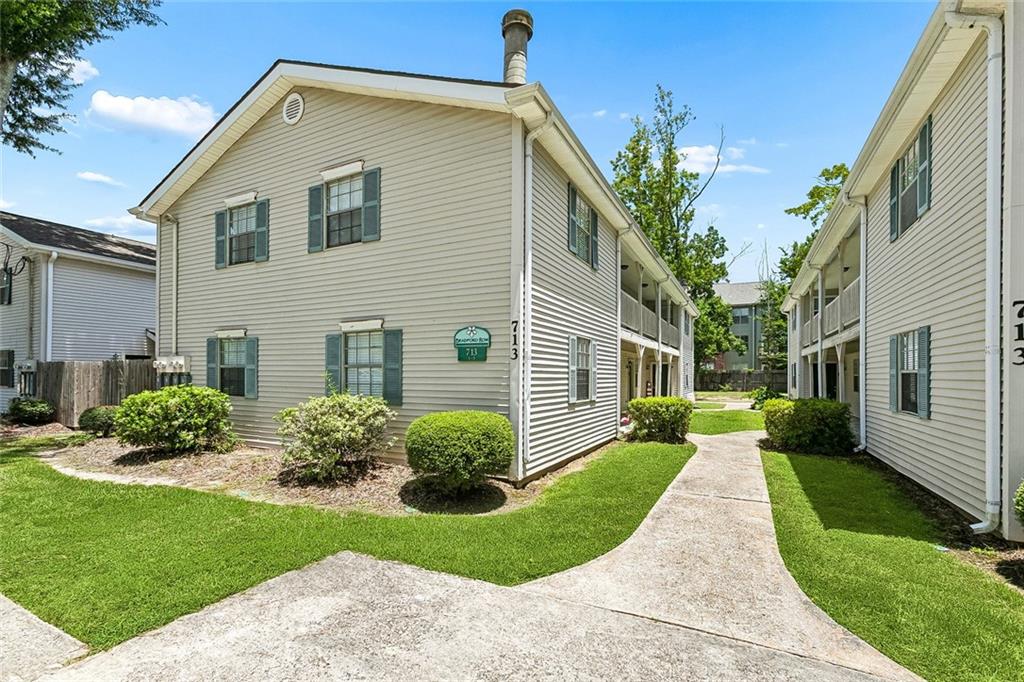 713 Heavens Drive 4 — photo