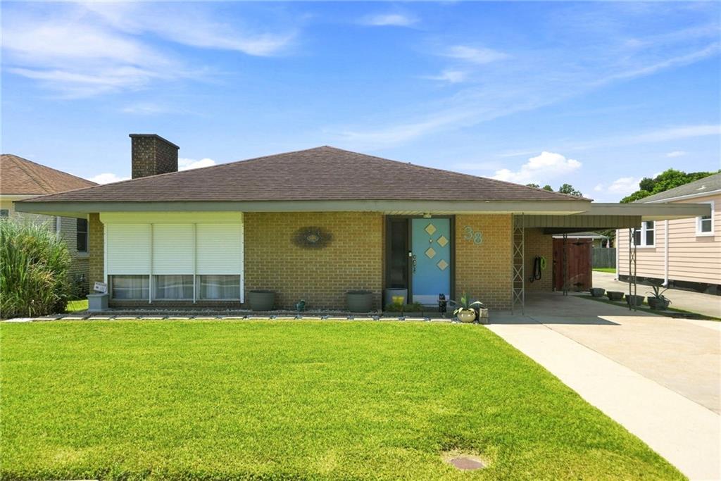 38 Willow Drive — photo