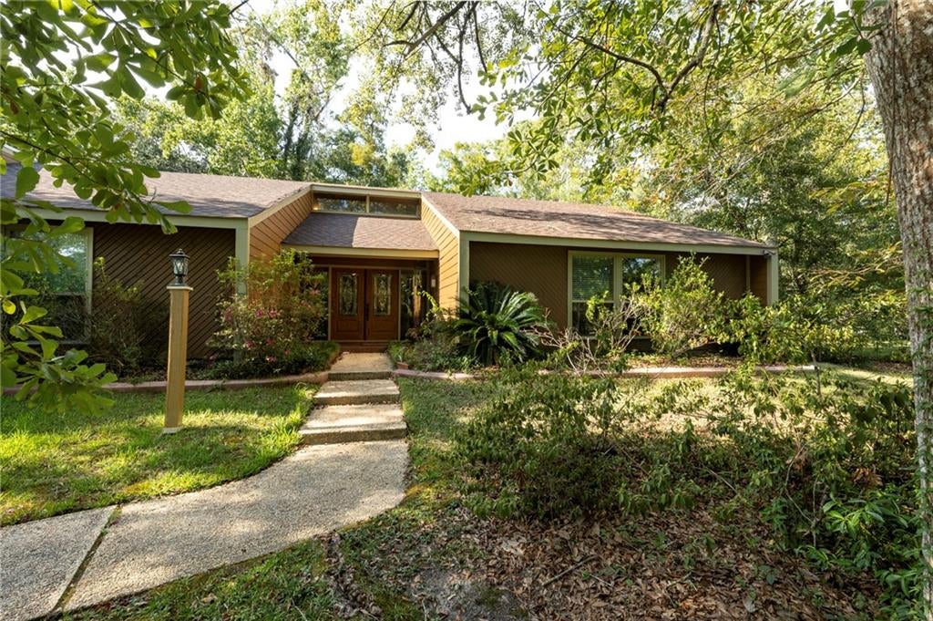 110 Twin Oaks Drive — photo
