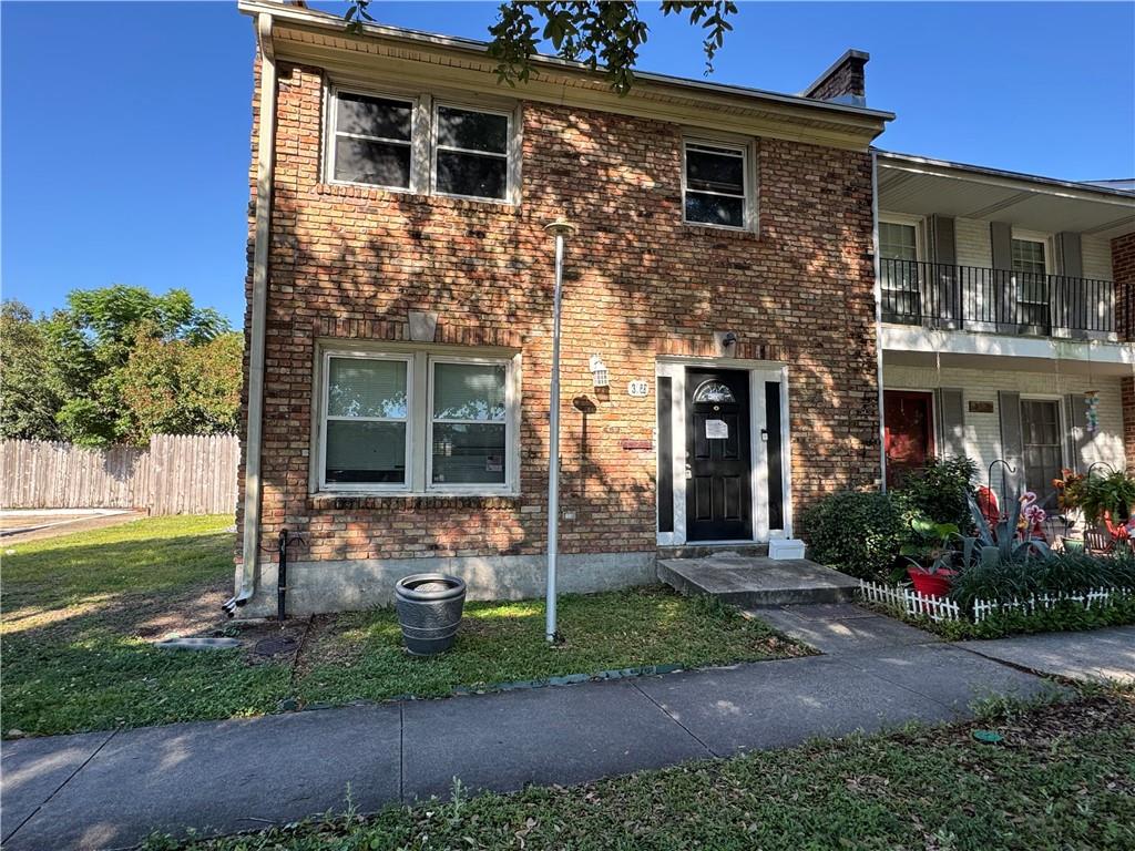 306 Terry Parkway E — photo