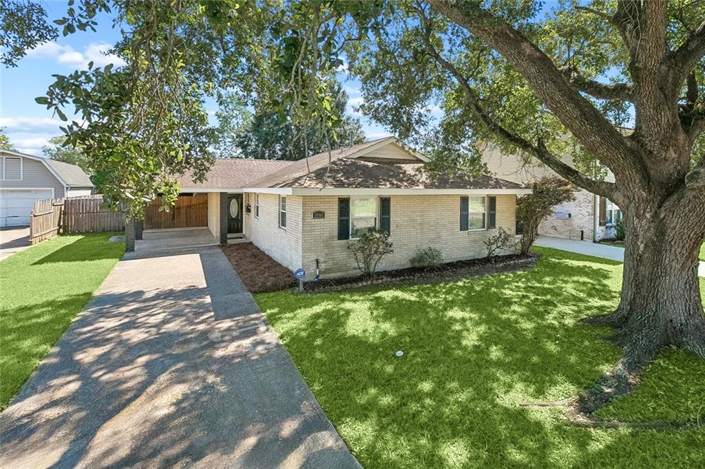 2109 James Drive — photo