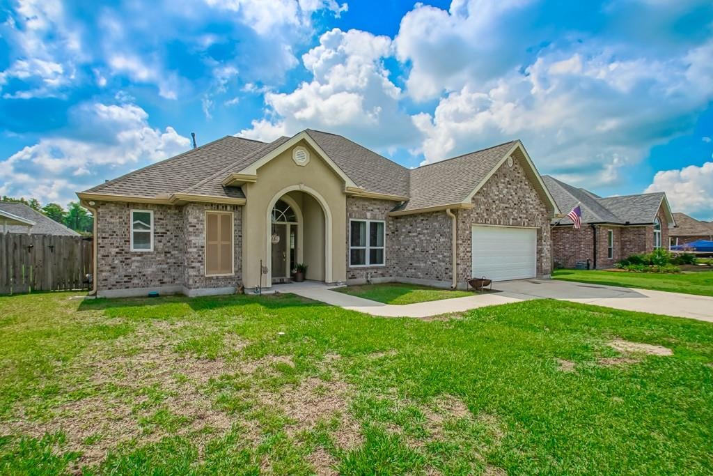 214 Hawthorn Drive — photo