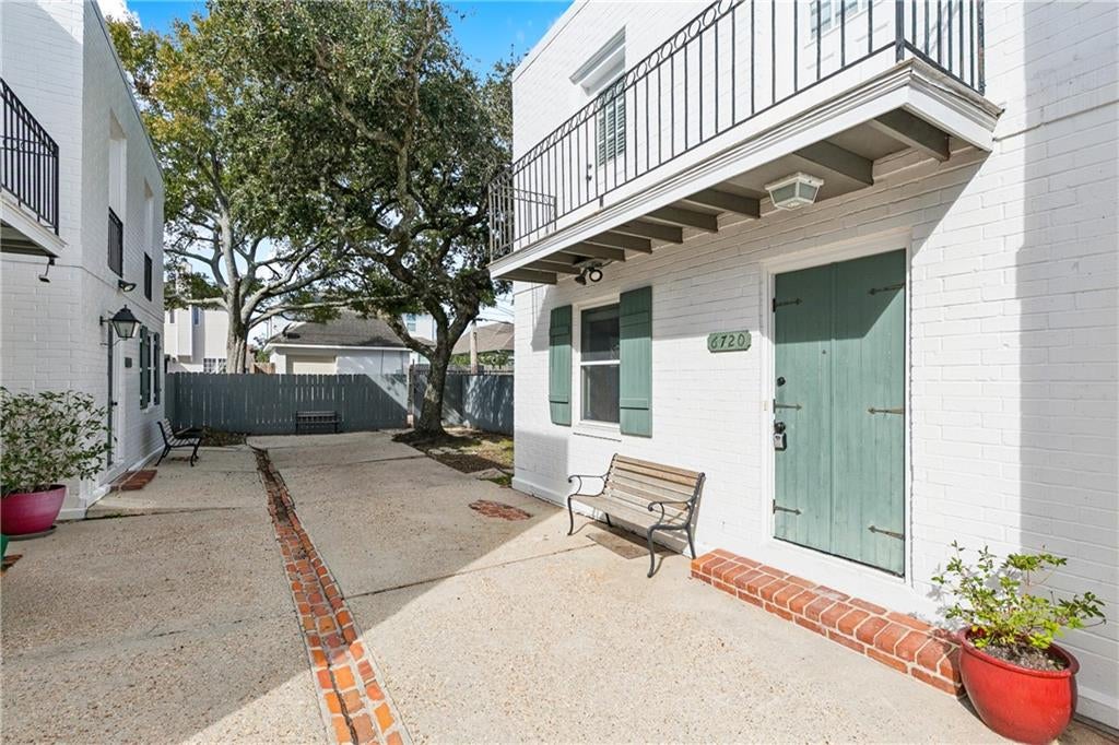 6720 Argonne Boulevard . — photo