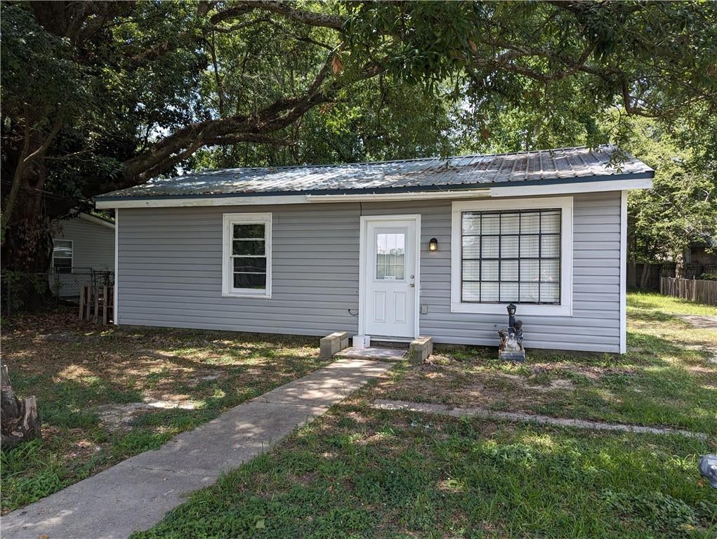 3127 Effie Street — photo