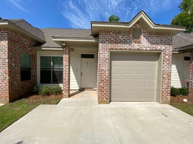 712 Heavens Drive D — photo