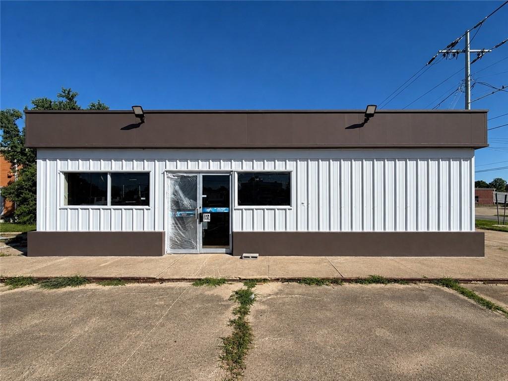 106 W Main Street — photo