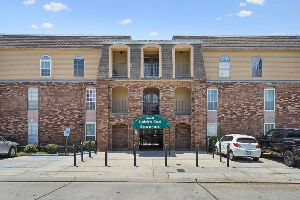 3320 N Arnoult Road 231 — photo