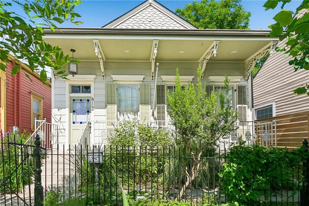 812 Lyons Street — photo