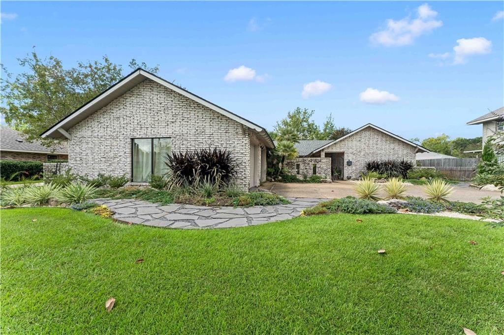 1398 Oakley Drive — photo