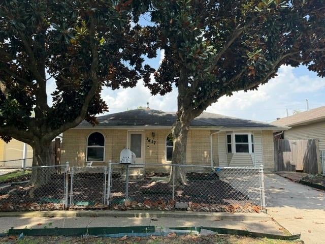 3637 E Loyola Drive — photo