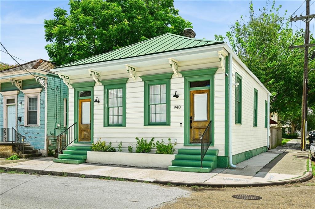 940 Congress Street — photo